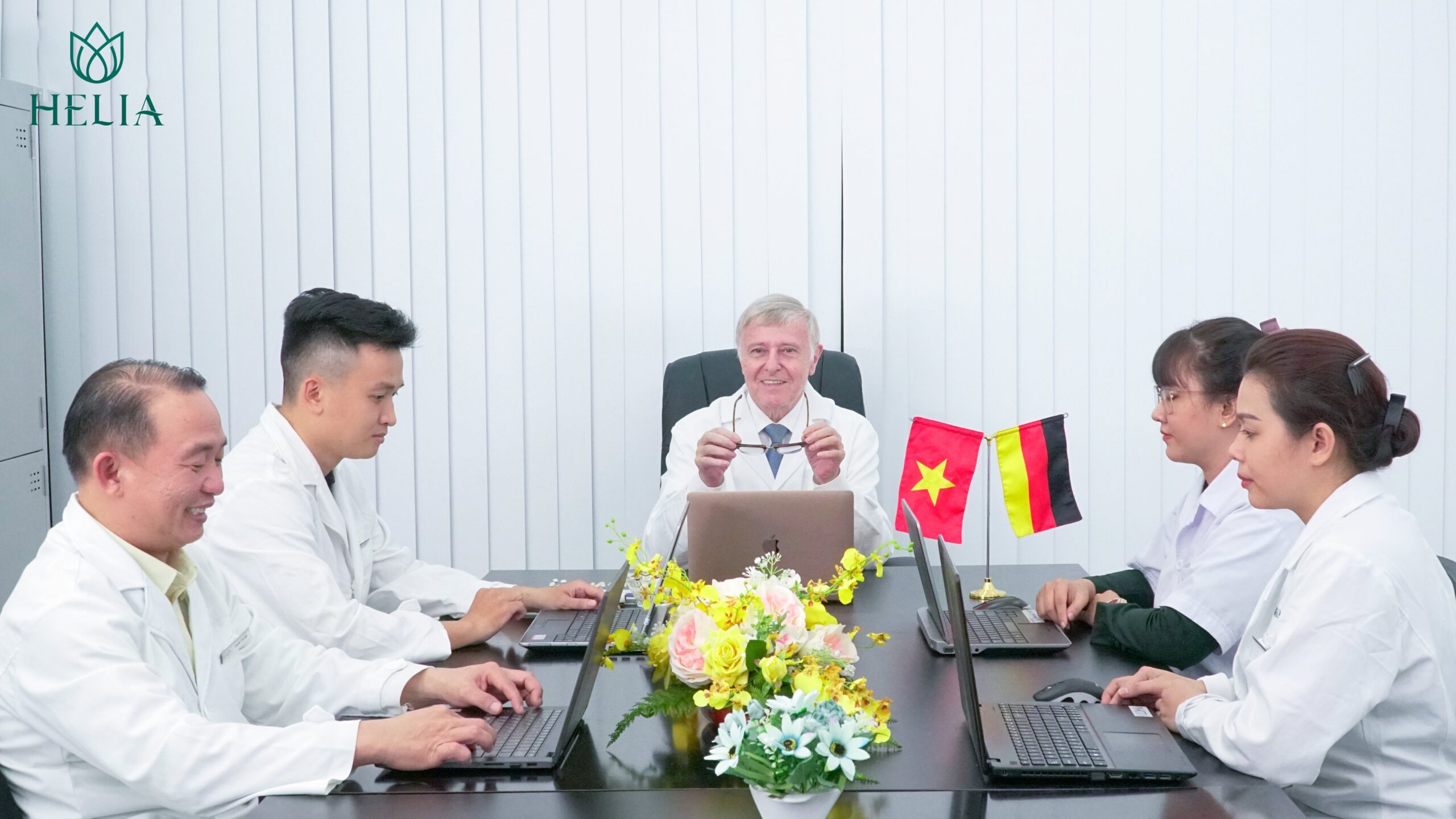 Đội ngũ bác sĩ tại HELIA thường xuyên có những buổi đào tạo nâng cao kinh nghiệm chuyên môn